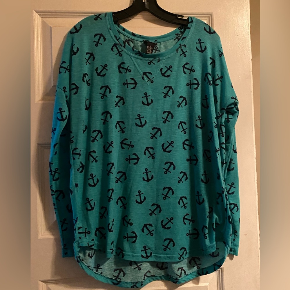 Cute shirt with anchors